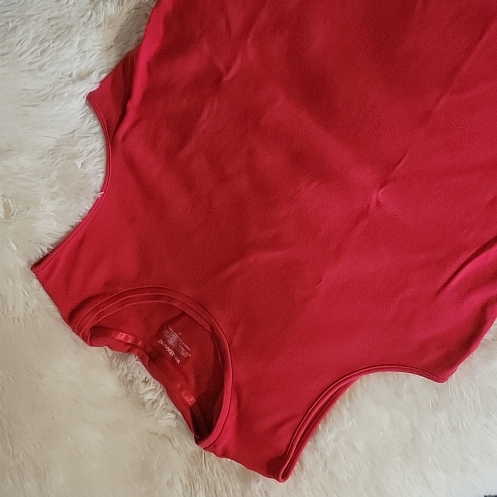🐞 2 red tops